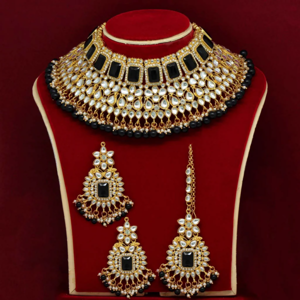 Black Beauty Kundan Necklace Set