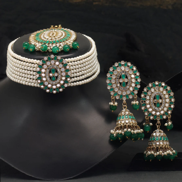 Enchanted Emerald Reflection: Kundan Mirror Choker Necklace Set